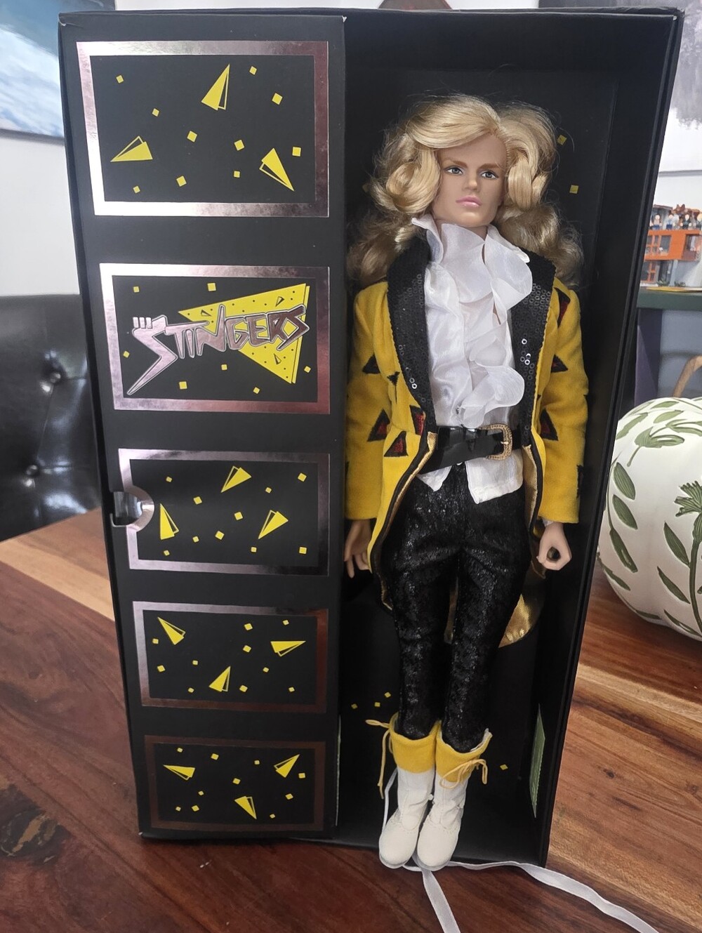 Integrity toys jem and the holograms Riot ~not barbie But Adult Collectible Doll